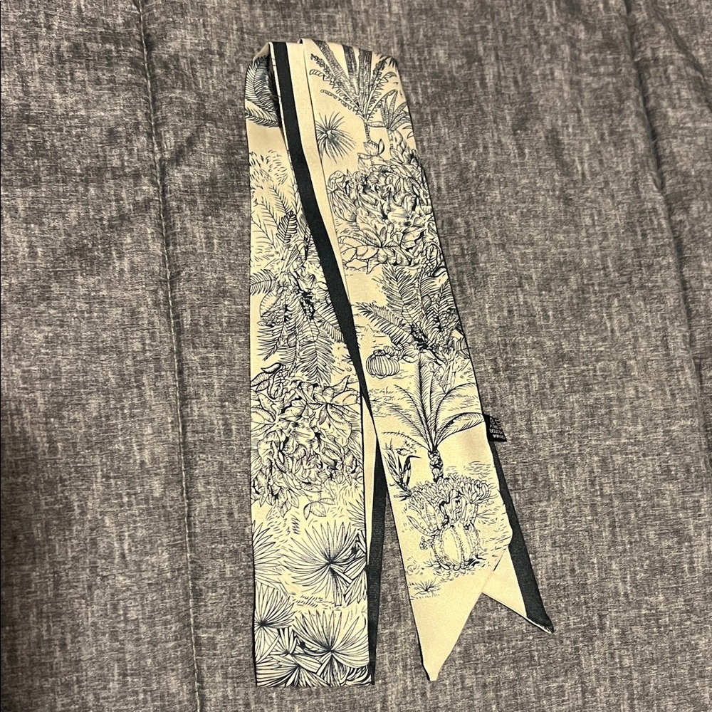 Floral Printed Silk Scarf Tie in Cream and Black